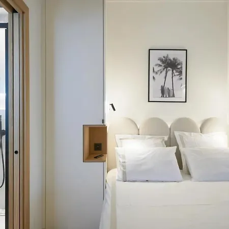 Apartment Ref 2028 Croisette - Superb With Panoramic Sea View For Rent *