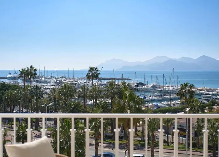 Ref 2028 Croisette - Superb With Panoramic Sea View For Rent Cannes