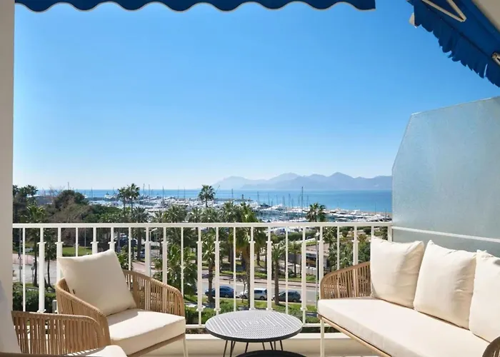 Ref 2028 Croisette - Superb With Panoramic Sea View For Rent Cannes